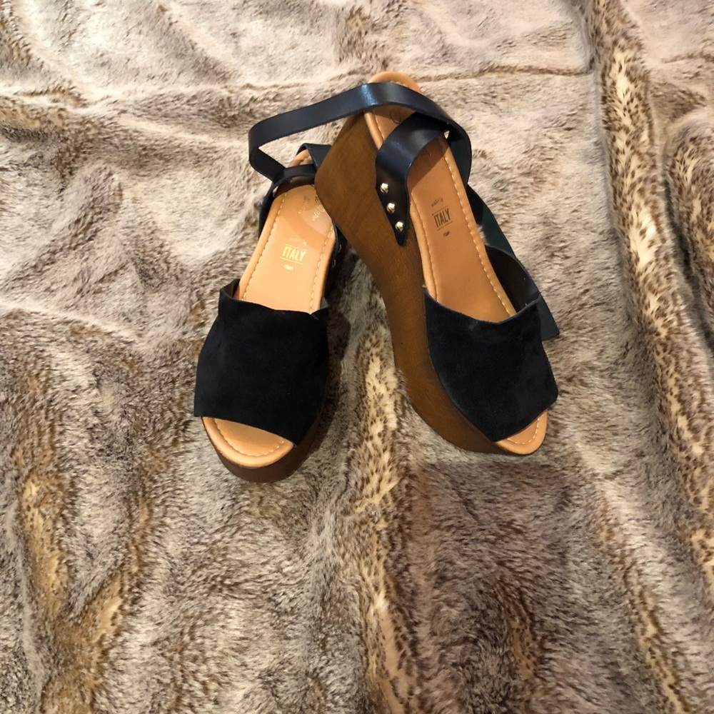 Seychelles 🇸🇨 Black block wedge sandals!